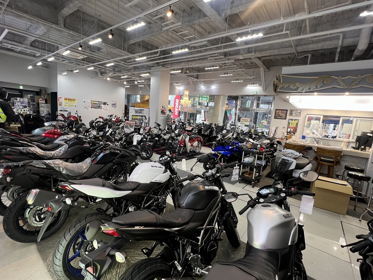 120台以上の新車を常時展示中!!