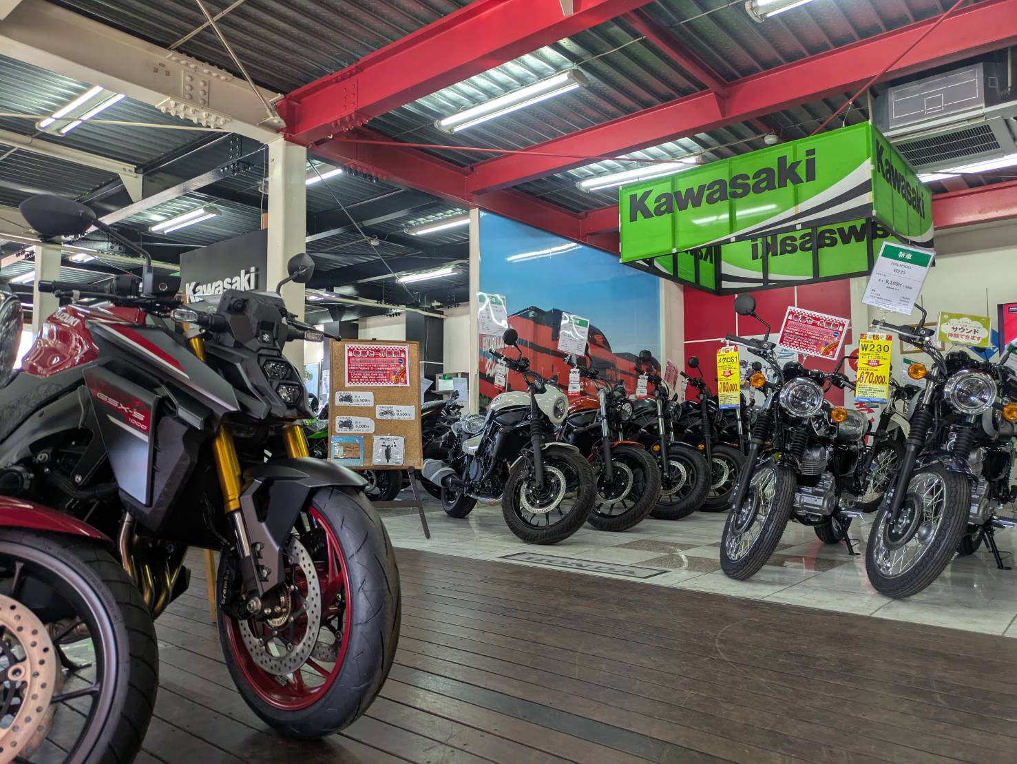 話題の新車も展示販売中!