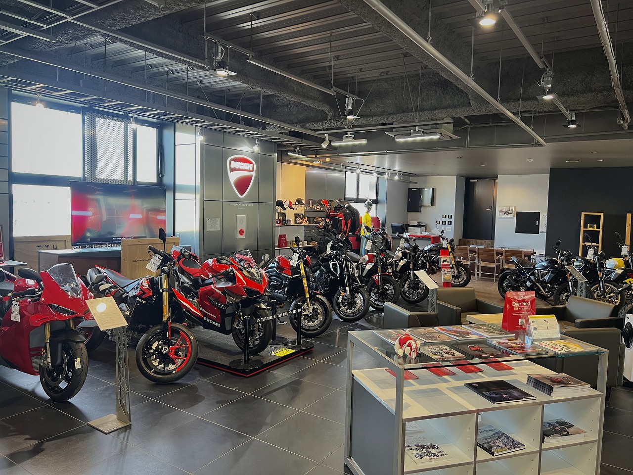 3階は外車展示中★